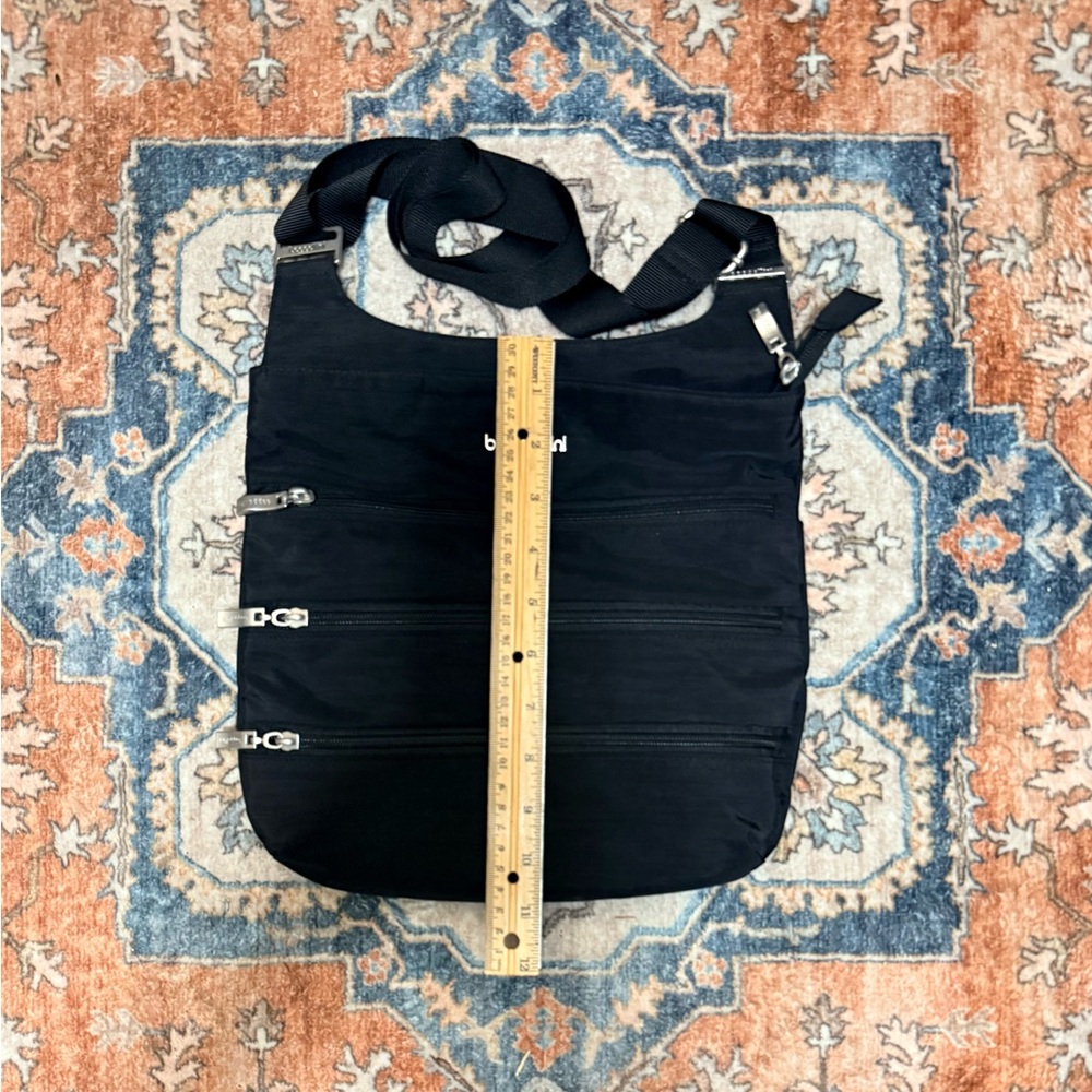 Baggallini Big Zipper Bag Black EUC - Picture 2 of 8